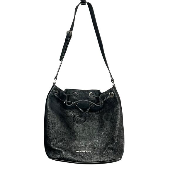 Michael Kors Handbags - Michael Kors Jules Drawstring Shoulder Bucket Bag Black Leather Adjustable Strap